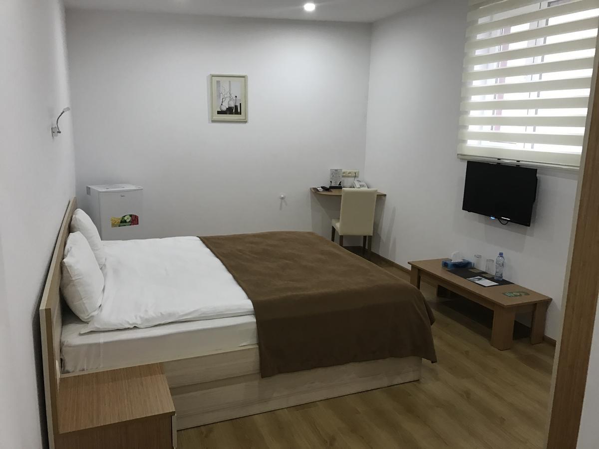 Hotel Marseille Batumi Kültér fotó