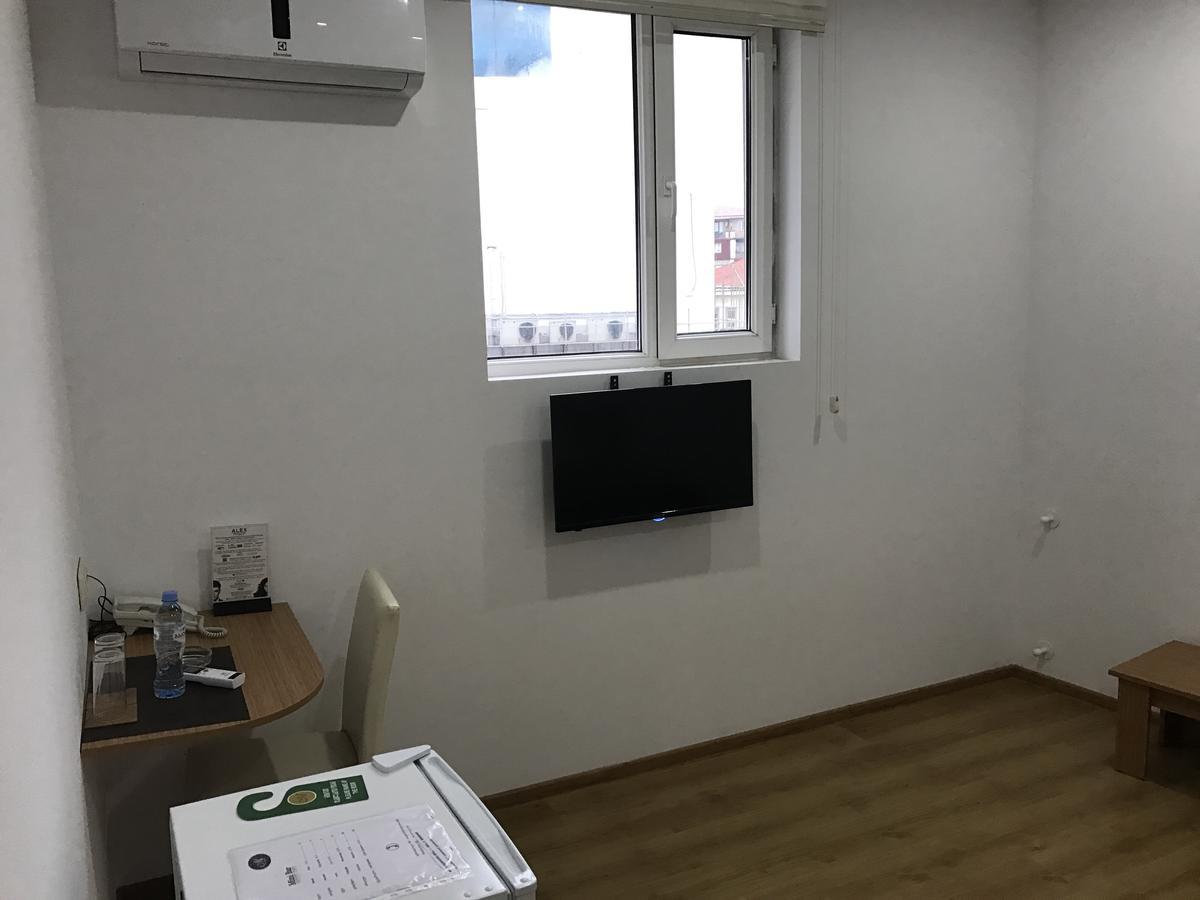 Hotel Marseille Batumi Kültér fotó