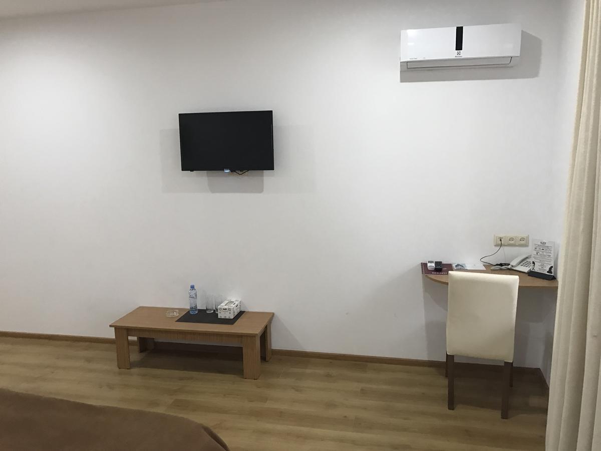 Hotel Marseille Batumi Kültér fotó
