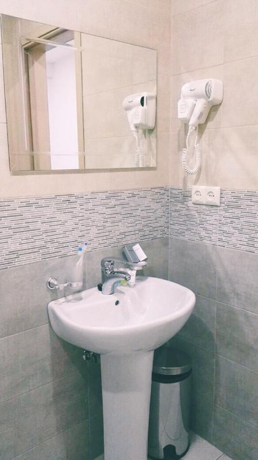 Hotel Marseille Batumi Kültér fotó