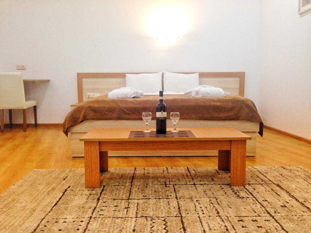 Hotel Marseille Batumi Kültér fotó