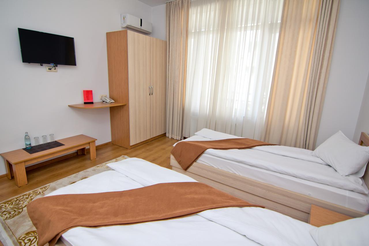 Hotel Marseille Batumi Kültér fotó